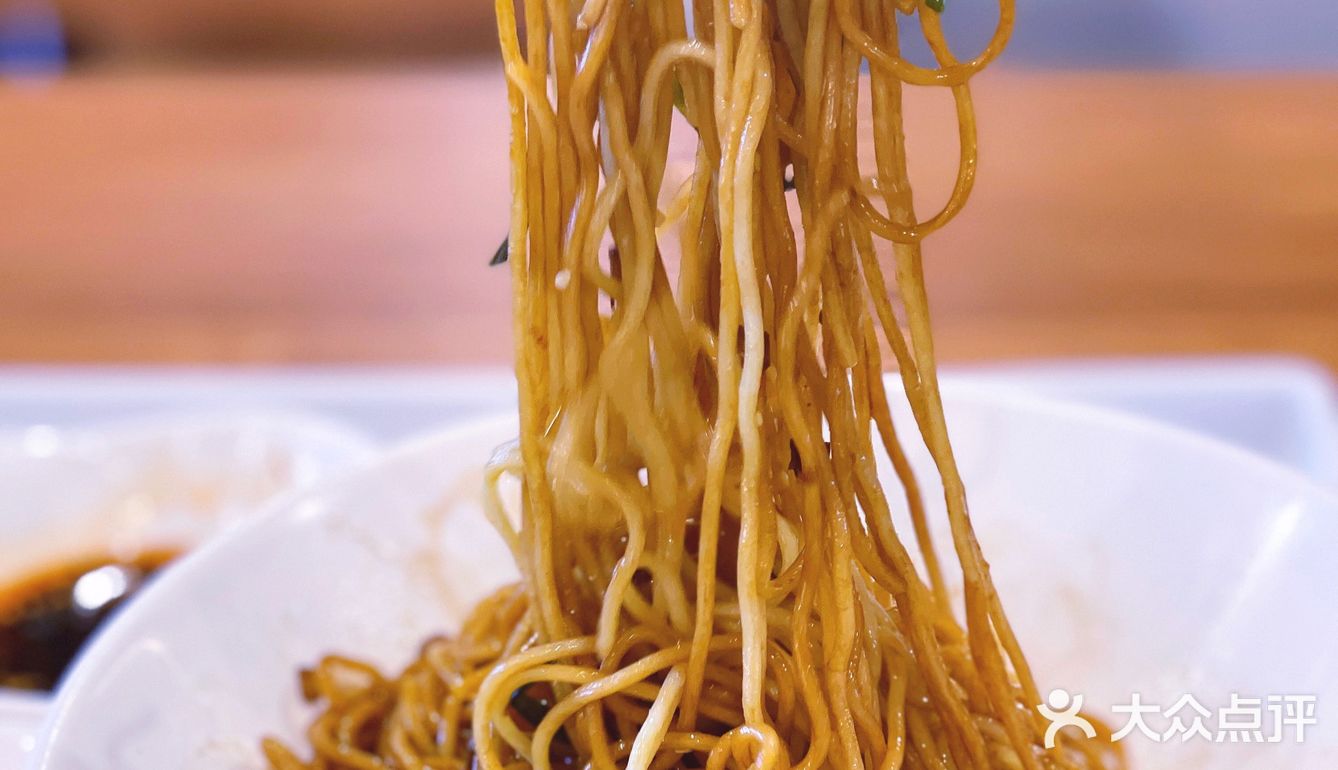 “她”羡慕的1.9元生煎包大餐！
