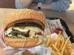 -The Habit Burger Grill 哈比特汉堡(复兴soho店)