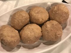 薑汁皮蛋貢丸-鲜入围煮花胶鸡海鲜火锅