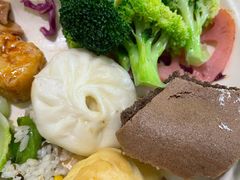 巧克力蛋糕和泡芙-自然风素食自助餐厅(黄河北路店)