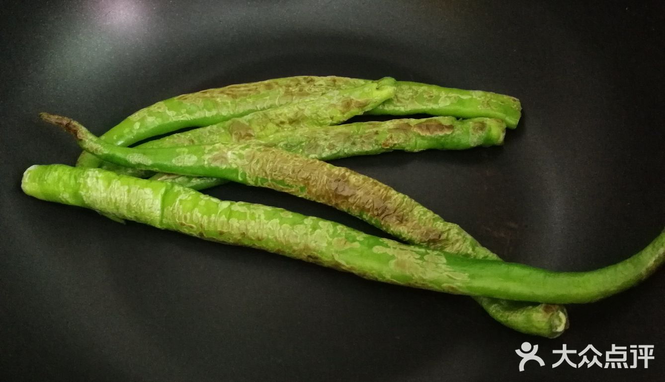 炎炎夏日，来一份超下饭的凉拌皮蛋呀！