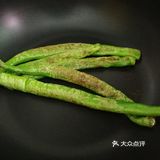 炎炎夏日，来一份超下饭的凉拌皮蛋呀！
