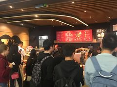 等位区-星巴克(广州南站A18检票口楼上)