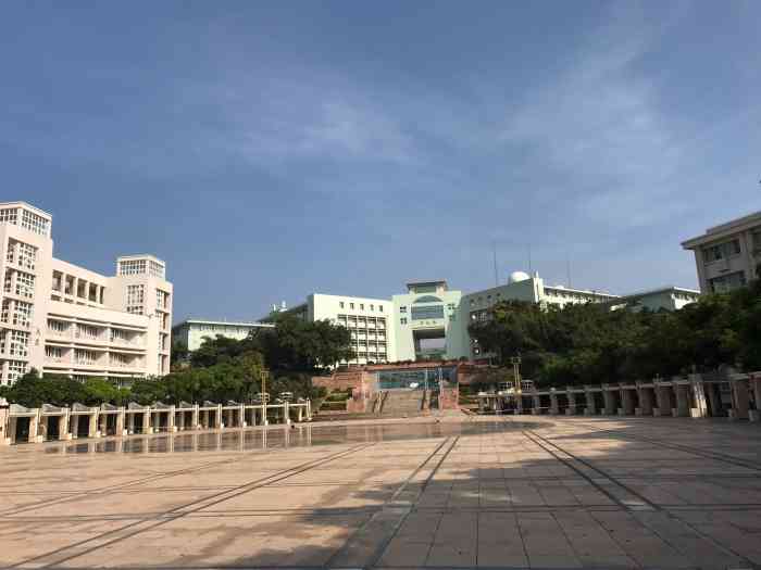 广东海洋大学东区体育场-"老师上课很好,上课气氛非常活跃.
