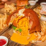 重庆探店| 新晋美式西餐厅奥特曼芝士汉堡🍔