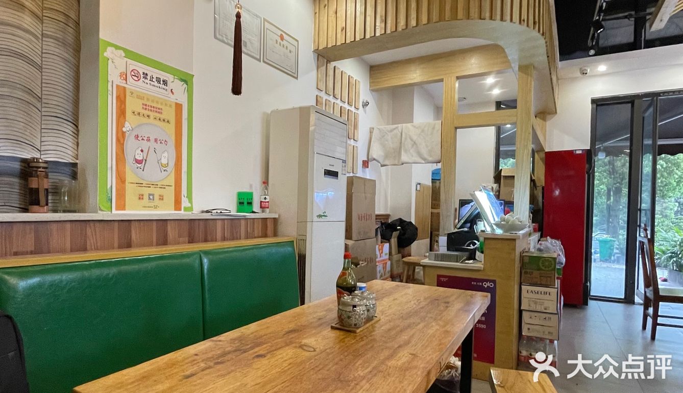 重庆街头的日常一餐 | 不是米线就是面