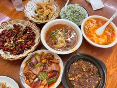 -胡子饮食店