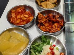 -山野的朋友露营炭火烤肉