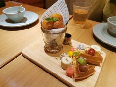 榴莲波波-Lia Cafe Bar Restaurant松山咖啡屋