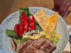 煎牛肉配坚果米饭能量碗-Wagas(凤凰汇店)