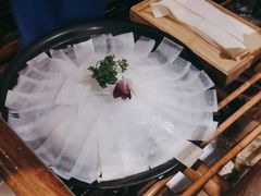 -老牌坊云南鱼豆花火锅(哈西万达店)