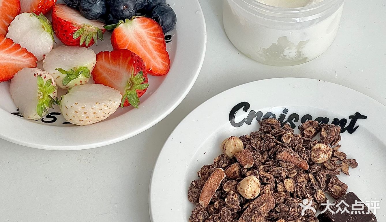 Share Brunch|granola希腊酸奶碗🍓🫐