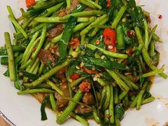藜蒿炒腊肉-老三样·旧食新味(绿地店)