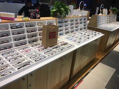 -MiRi眼镜连锁·蔡司·尼康控优点合作店(莘庄店)