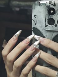 -丽心自助美甲美睫