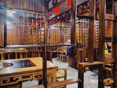 大堂-果松木炭酸菜铜火锅·外婆参鸡汤