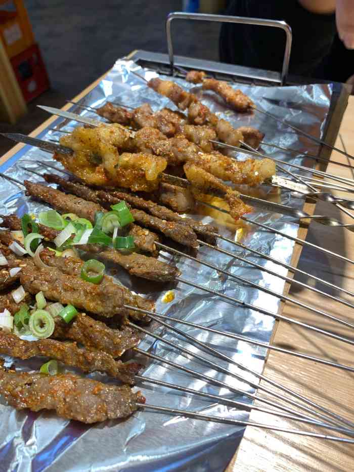 老亮勃利地摊烧烤-"山东路上今年才开的烧烤店,可惜冬天赶上一.
