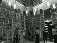 -钟书阁(松江泰晤士小镇店)