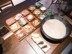-银米·云南传统过桥米线(双廊黑金冠店)