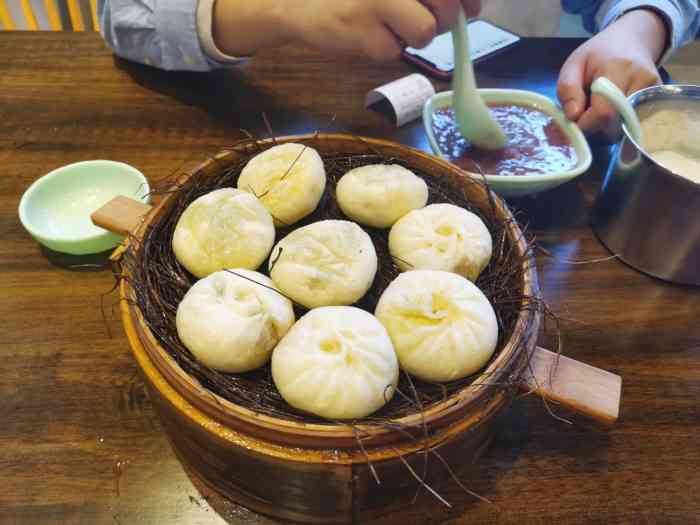 舒记松针小笼包(江北店)-"晚上吃完了新牌坊的渝钟包子看了时间快9.