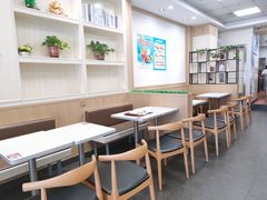 用餐区-华莱士(长虹大道中段店)