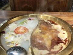 鸳鸯锅品-小天鹅火锅·一线江景洪鼎旗舰店(洪崖洞店)