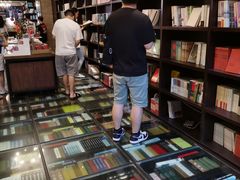 -钟书阁(松江泰晤士小镇店)