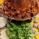 终于吃到火锅鸡了！