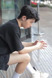 -一家只做男发烫染的店