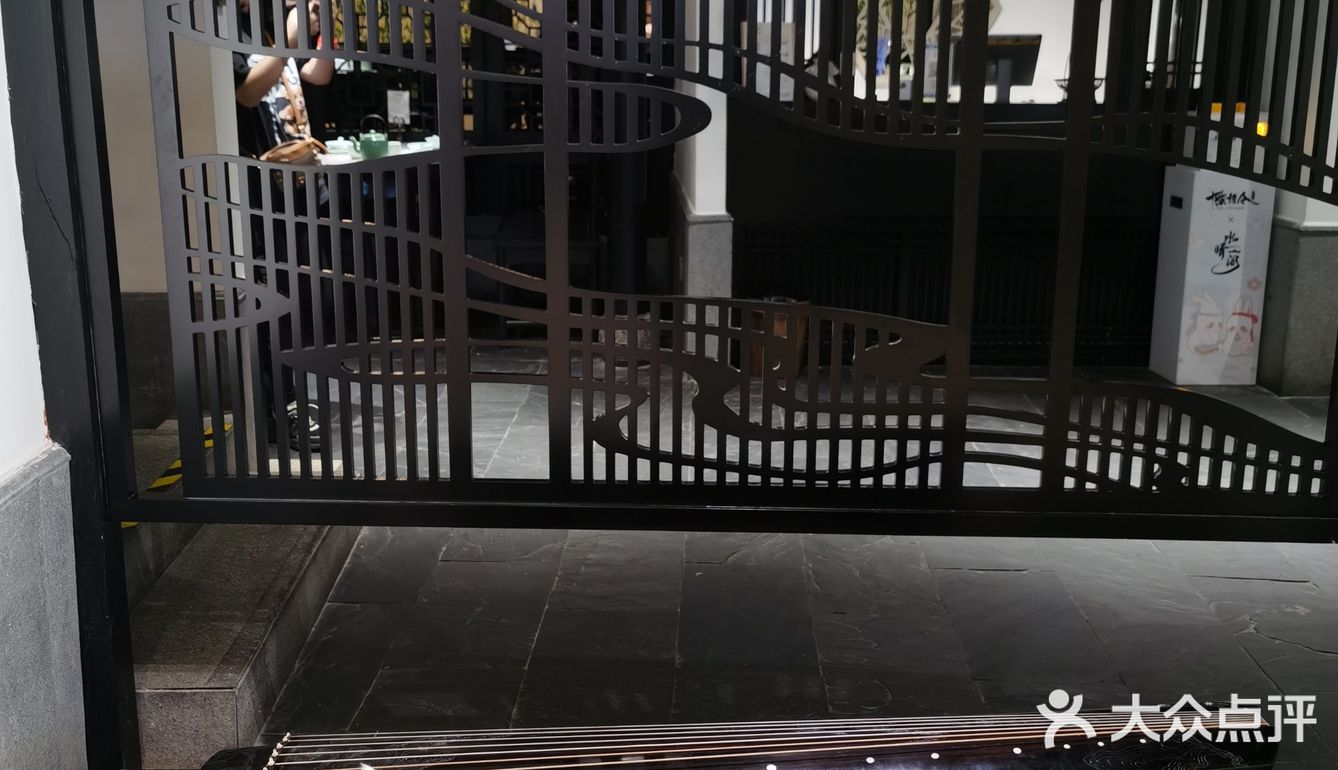 带上看剧入魔的闺蜜一起沉浸式追剧吃饭吧∼仿佛身临其境[调皮]