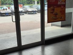 -麦当劳(杨林得来速店)