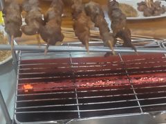 -哈尔滨小酒馆·鲜肉现穿自助烧烤(康新花园店)