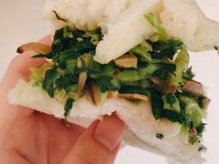 -白玉兰食品甜凤店(合生汇店)