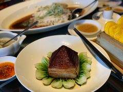 金牌扣肉配玉米饼-杭州西子湖四季酒店·金沙厅