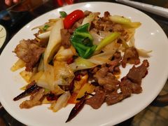 葱爆羊肉-百味地锅鸡(财校分店)