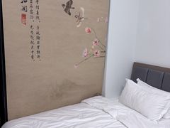 -呓林假日酒店(成都军区总医院熊猫基地店)