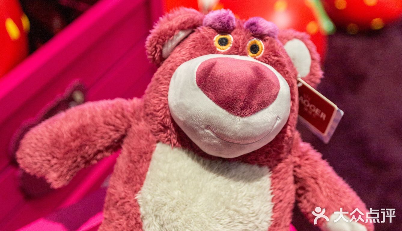 上海快闪迪士尼草莓熊主题空降愚园百货含彩蛋