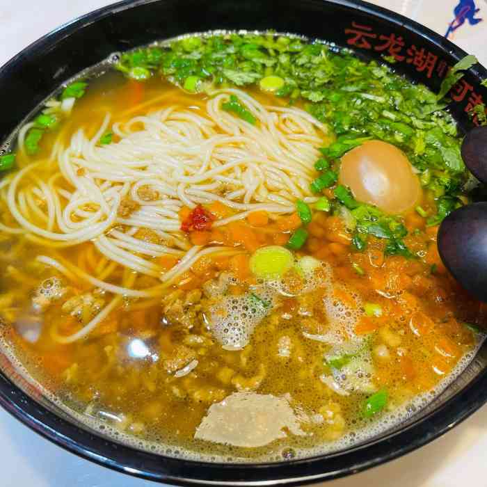 云龙湖阿喆米线(云龙湖店)-"阿喆米线位于云龙湖旁边,貌似在本地很有