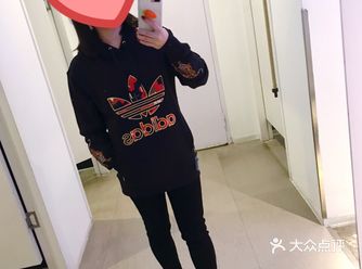 总共有2层，1楼主要是女装，2楼是男装