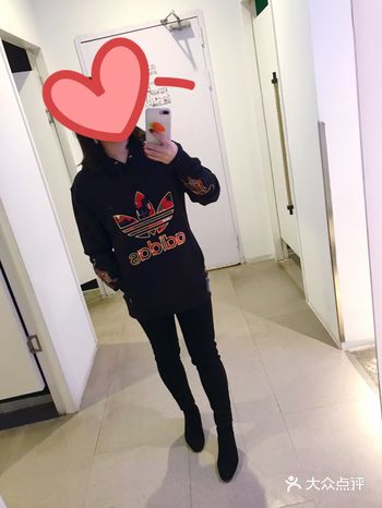 总共有2层，1楼主要是女装，2楼是男装