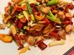 牛肝菌爆牛蛙-香巴拉云南餐厅(华莱坞店)