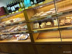 面包甜点陈列柜-匠造烘焙(上海湾店)