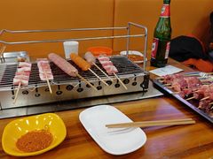 -哈尔滨小酒馆·鲜肉现穿自助烧烤(康新花园店)