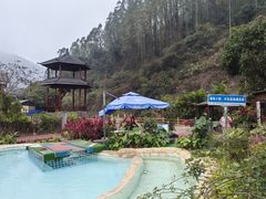 -十万大山布透温泉