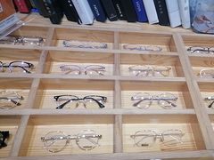 -豪门视光·星趣控·蔡司依视路眼镜代理商(中央大街店)