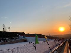 -采薇庄园四季滑雪场