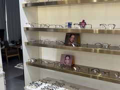 -视野联行眼镜•蔡司•依视路(温江店)