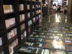 -钟书阁(松江泰晤士小镇店)