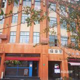 心仪已久，在苏州河边午餐，餐后散步時眺望咖啡馆二楼