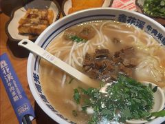 -鑫花溪牛肉米粉(广电传媒店)